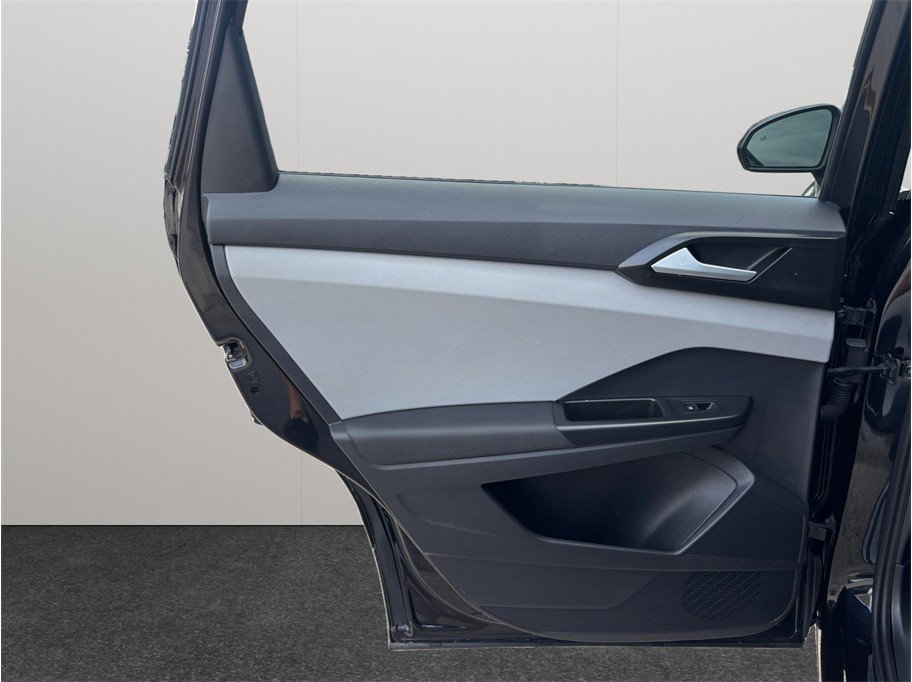 Used 2022 Volkswagen Taos SE image 34