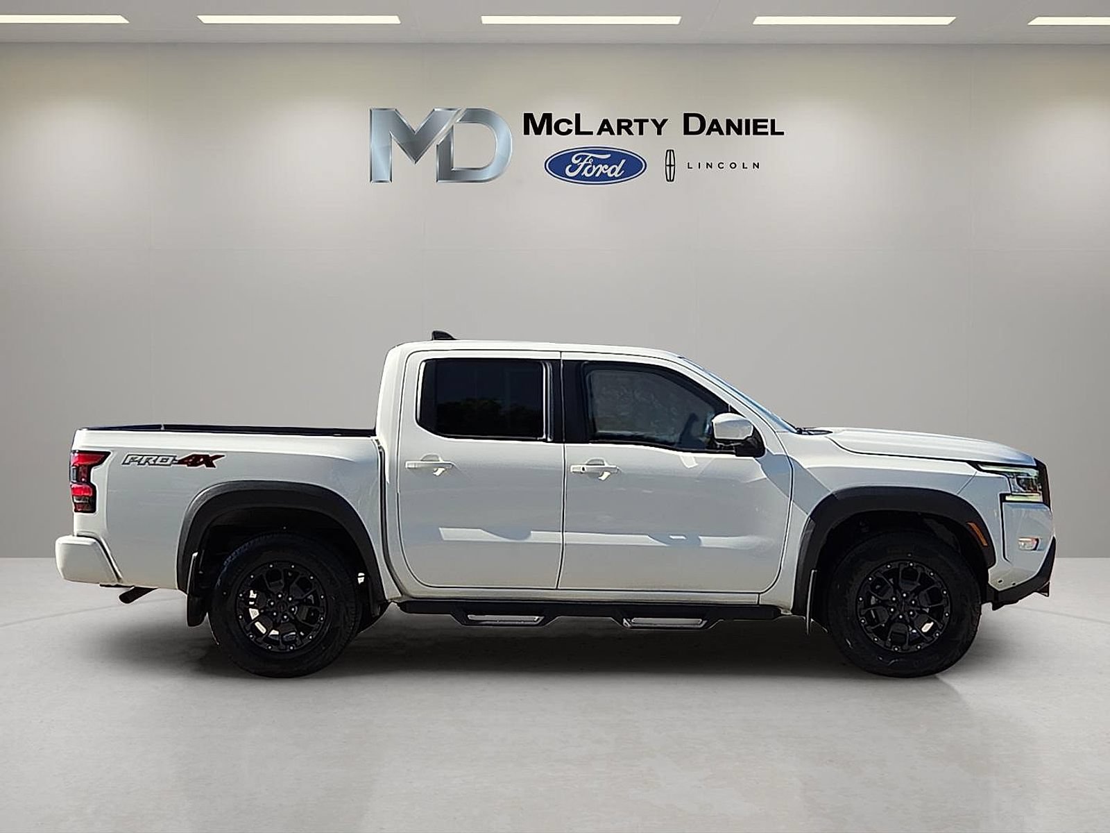 Used 2022 Nissan Frontier PRO-4X w/ Pro-4X Premium Package AWD/4WD image 6