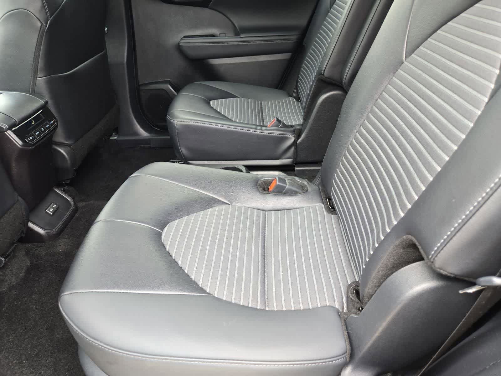 Used 2025 Toyota Highlander XSE AWD/4WD image 21