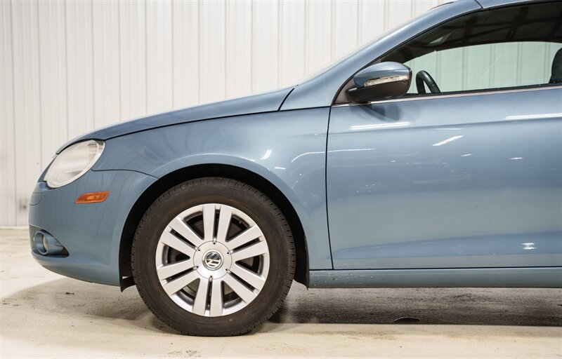 Used 2009 Volkswagen Eos Komfort FWD image 3