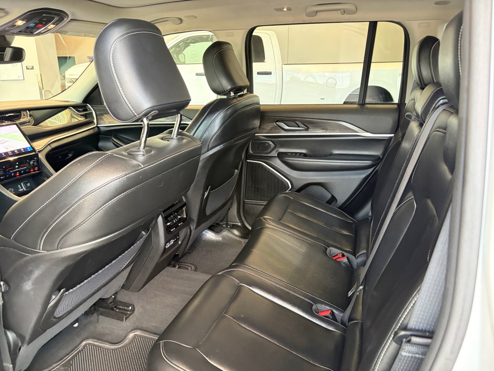 Used 2024 Jeep Grand Cherokee Limited 4xe AWD/4WD image 17