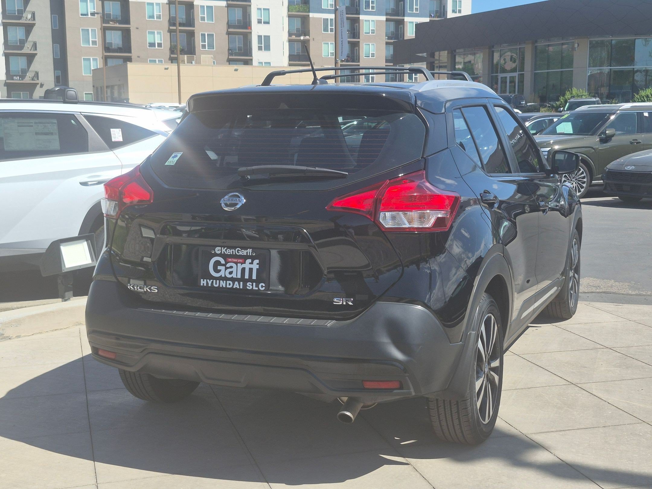 Used 2019 Nissan Kicks SR w/ Exterior Package FWD image 3
