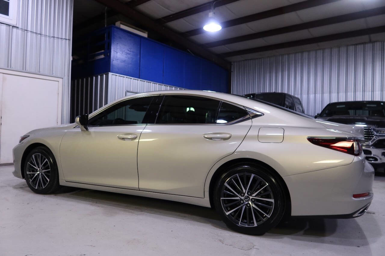 Used 2025 Lexus ES 350 w/ Premium Package image 2