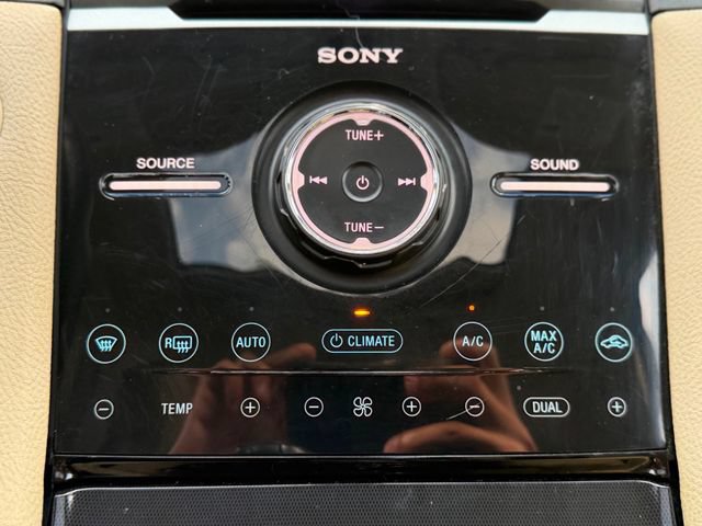 Used 2013 Ford Taurus Limited FWD image 32
