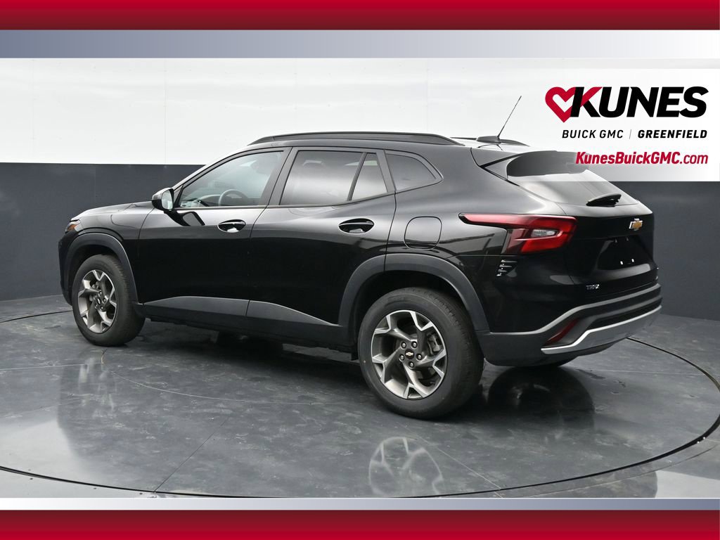 Used 2025 Chevrolet Trax LT w/ LT Convenience Package FWD image 9