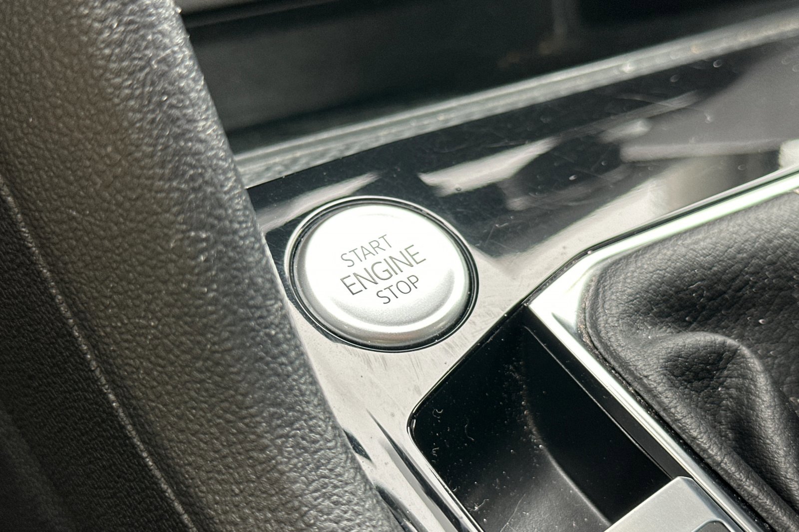 Used 2024 Volkswagen Taos SE image 23