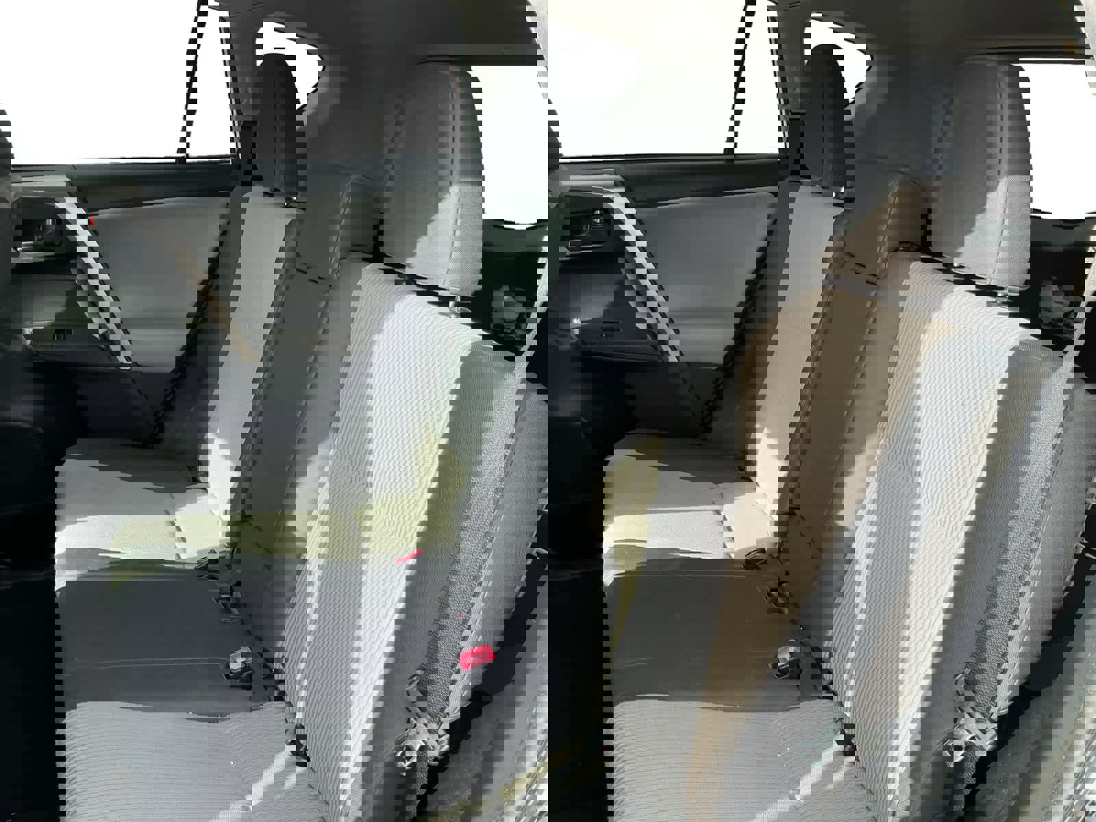 Used 2015 Toyota RAV4 LE image 13