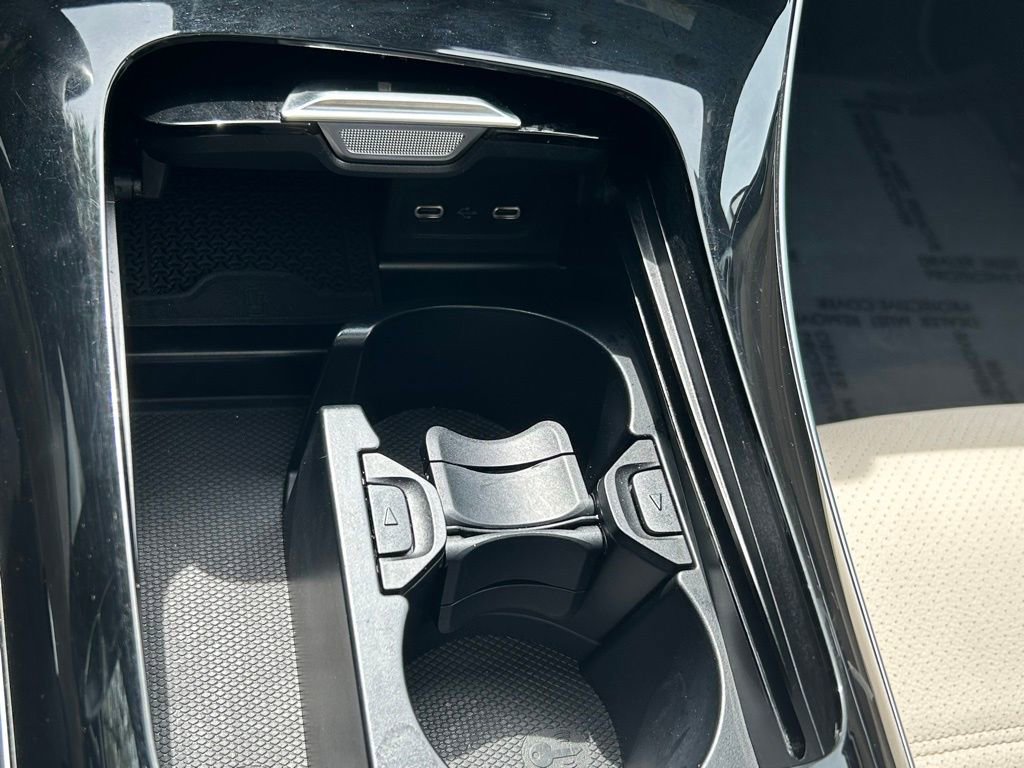 Used 2025 Mercedes-Benz C 300 4MATIC Sedan image 21