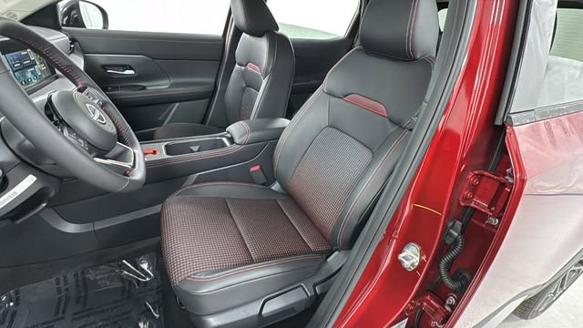 Used 2025 Nissan Kicks SR w/ Illumination Package image 10