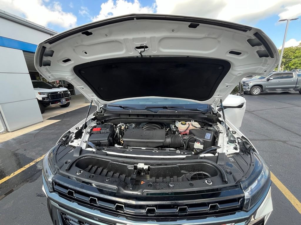Used 2021 Chevrolet Tahoe Z71 w/ Luxury Package AWD/4WD image 13