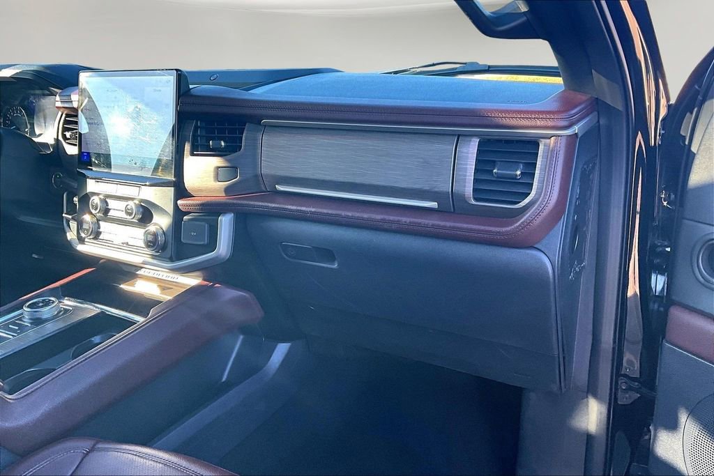 Used 2024 Ford Expedition Limited image 25