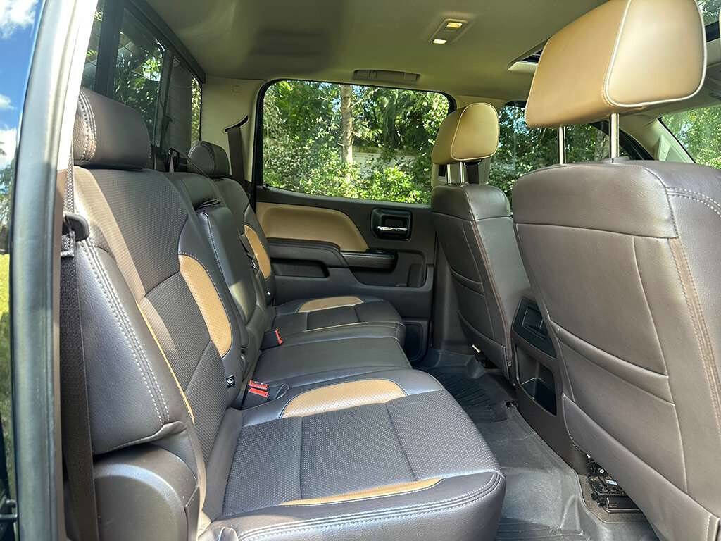 Used 2017 GMC Sierra 2500 Denali w/ Duramax Plus Package AWD/4WD image 18