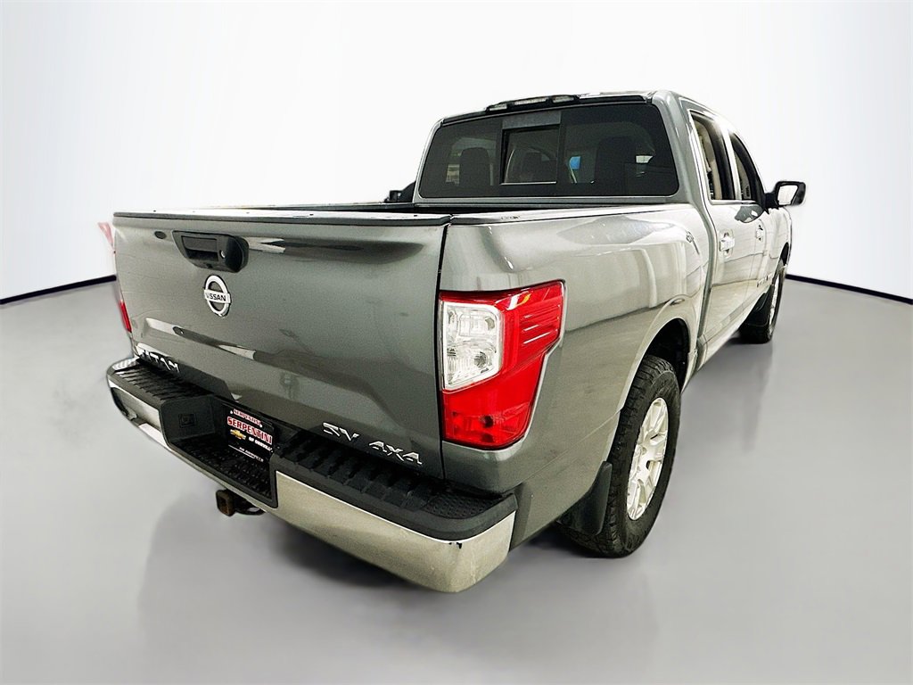 Used 2018 Nissan Titan SV image 8