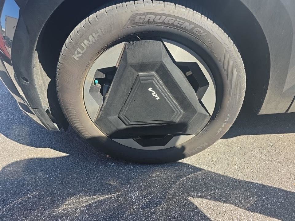 Certified 2024 Kia EV9 Land image 7