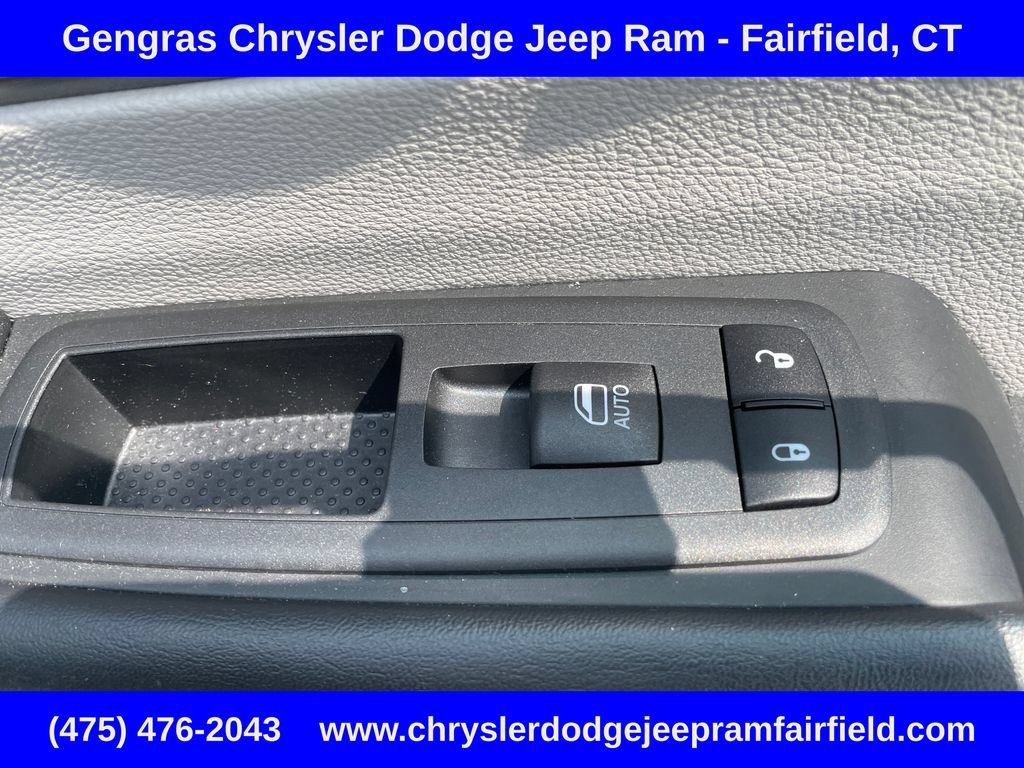 Used 2020 Chrysler Pacifica Touring-L Plus FWD image 17