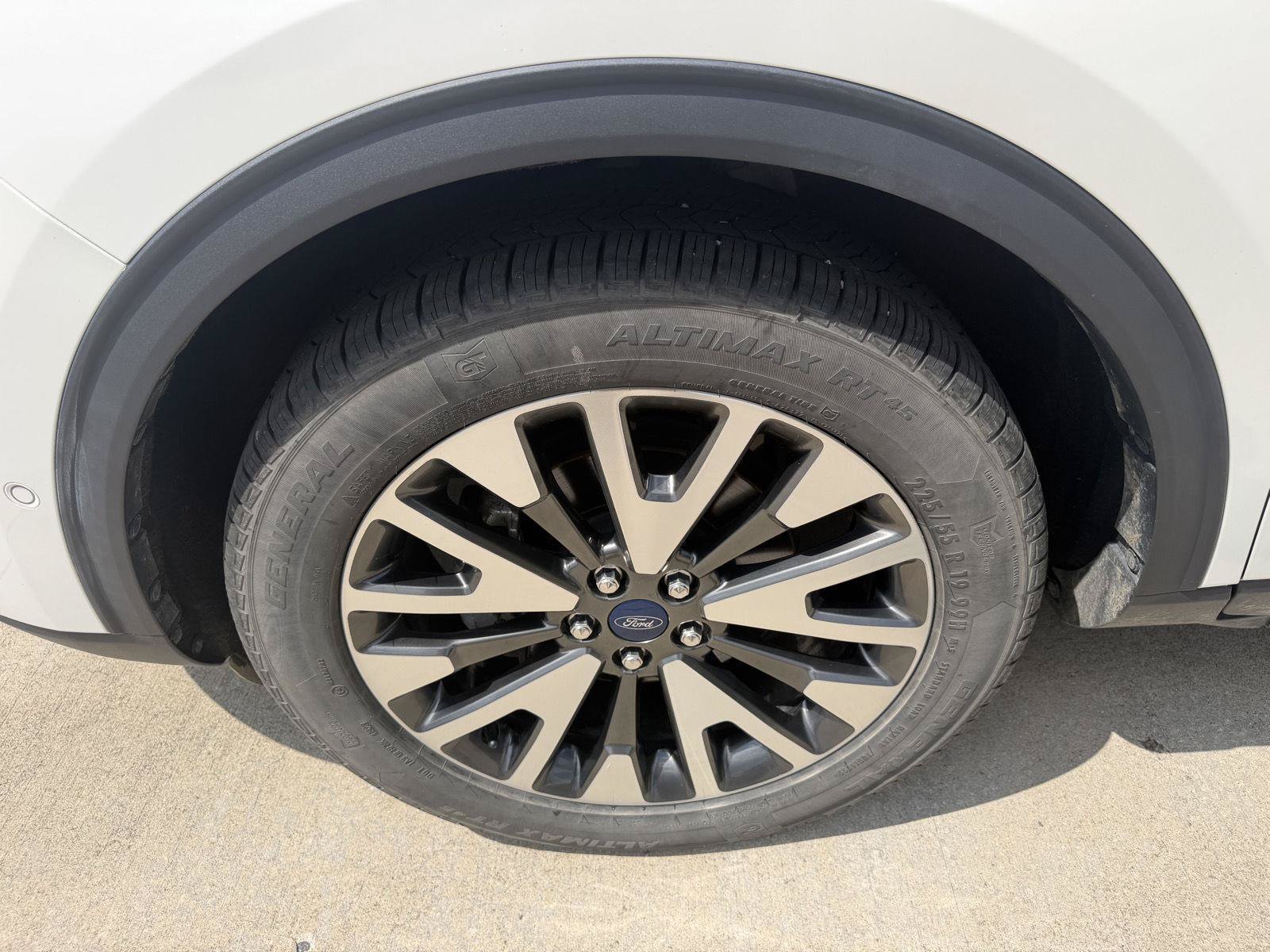 Used 2020 Ford Escape Titanium AWD/4WD image 29