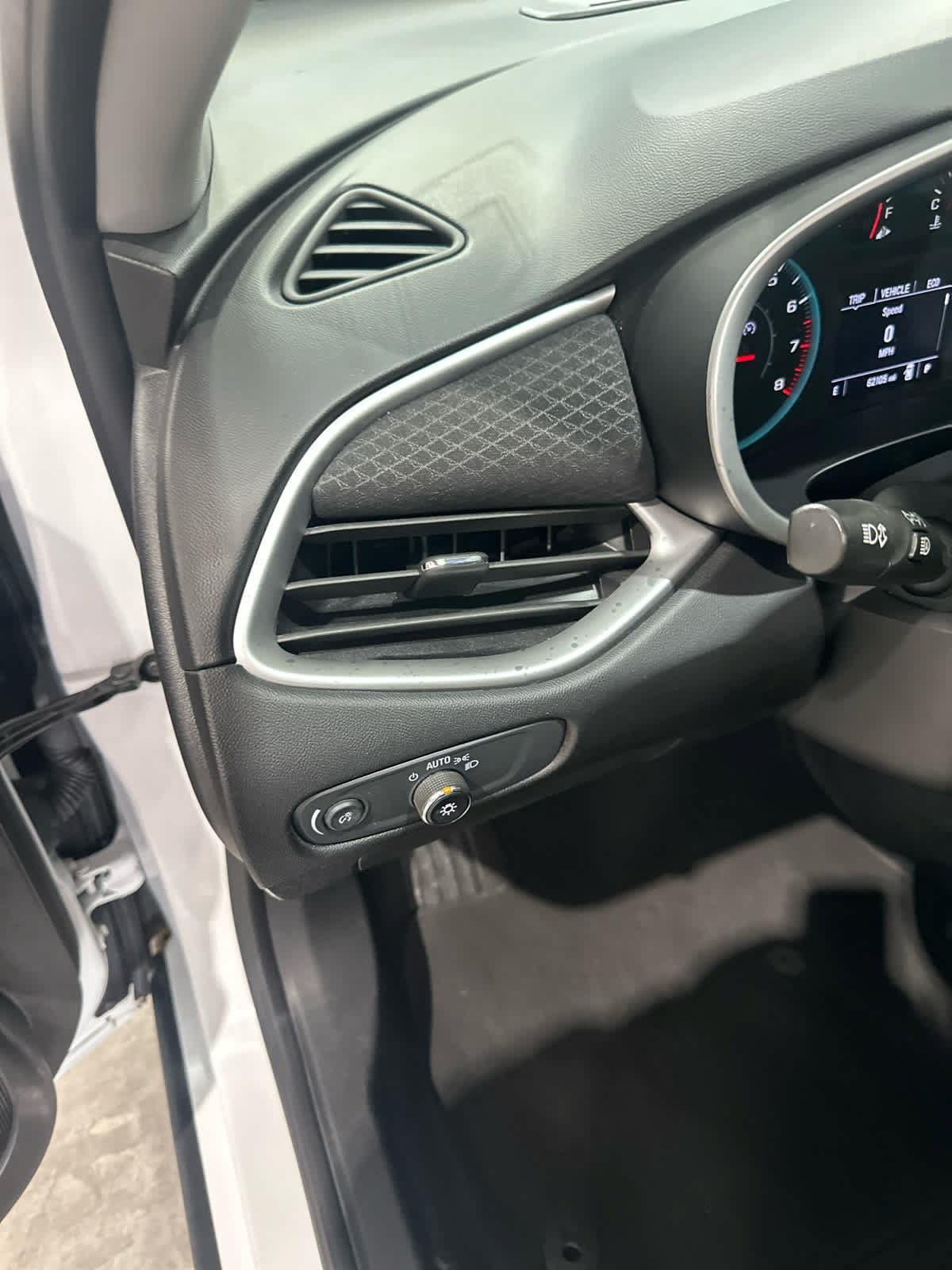 Used 2024 Chevrolet Malibu LT FWD image 15