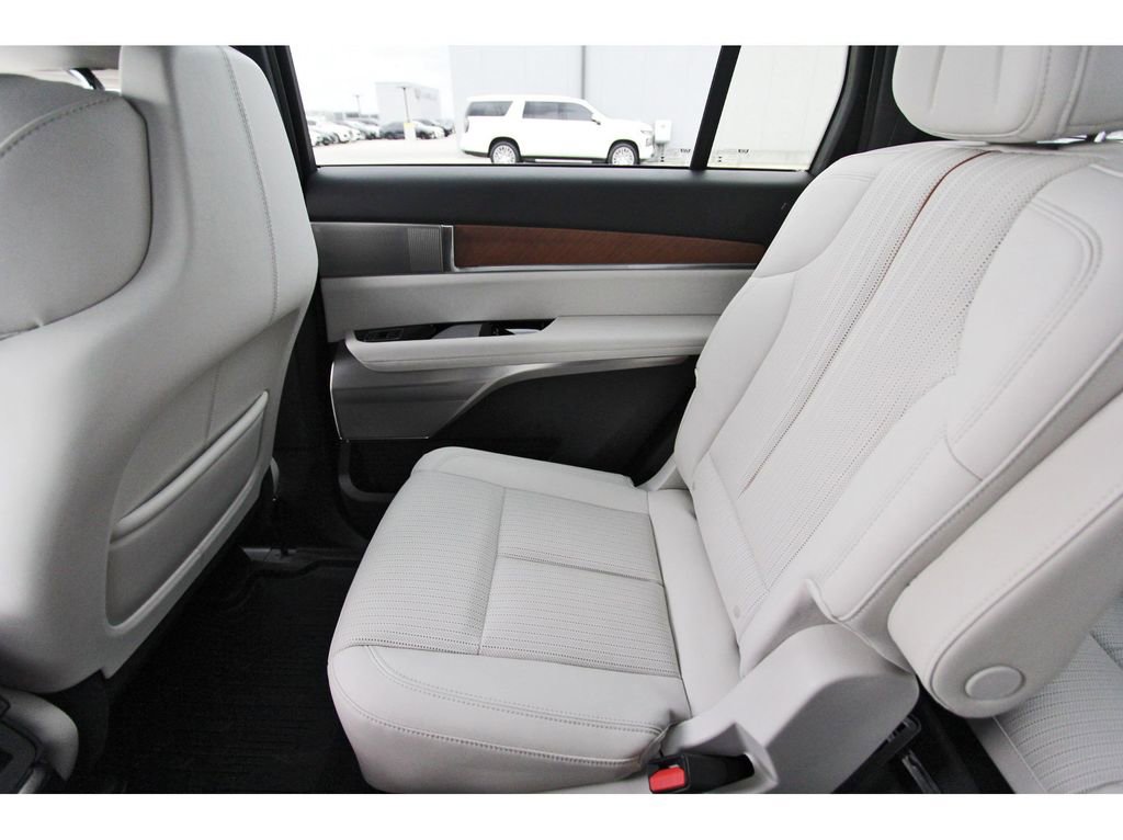 Certified 2026 Cadillac Vistiq Luxury image 12