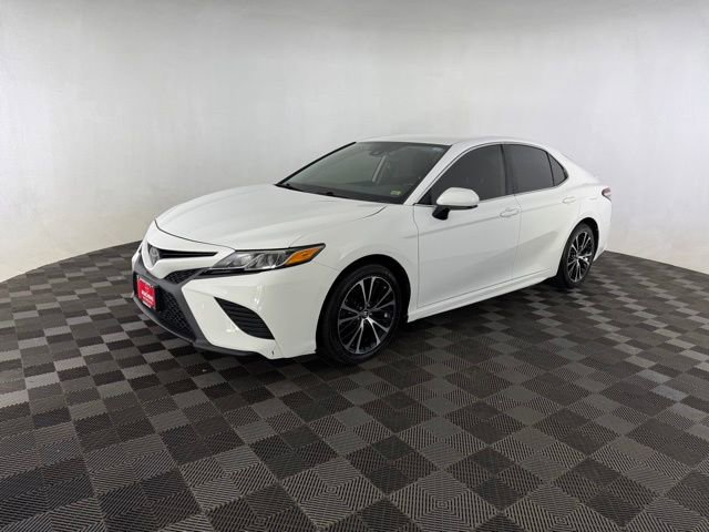 Used 2020 Toyota Camry SE FWD image 3