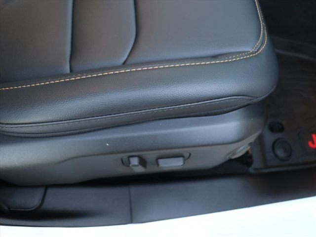 Used 2025 Jeep Wrangler Sahara image 10