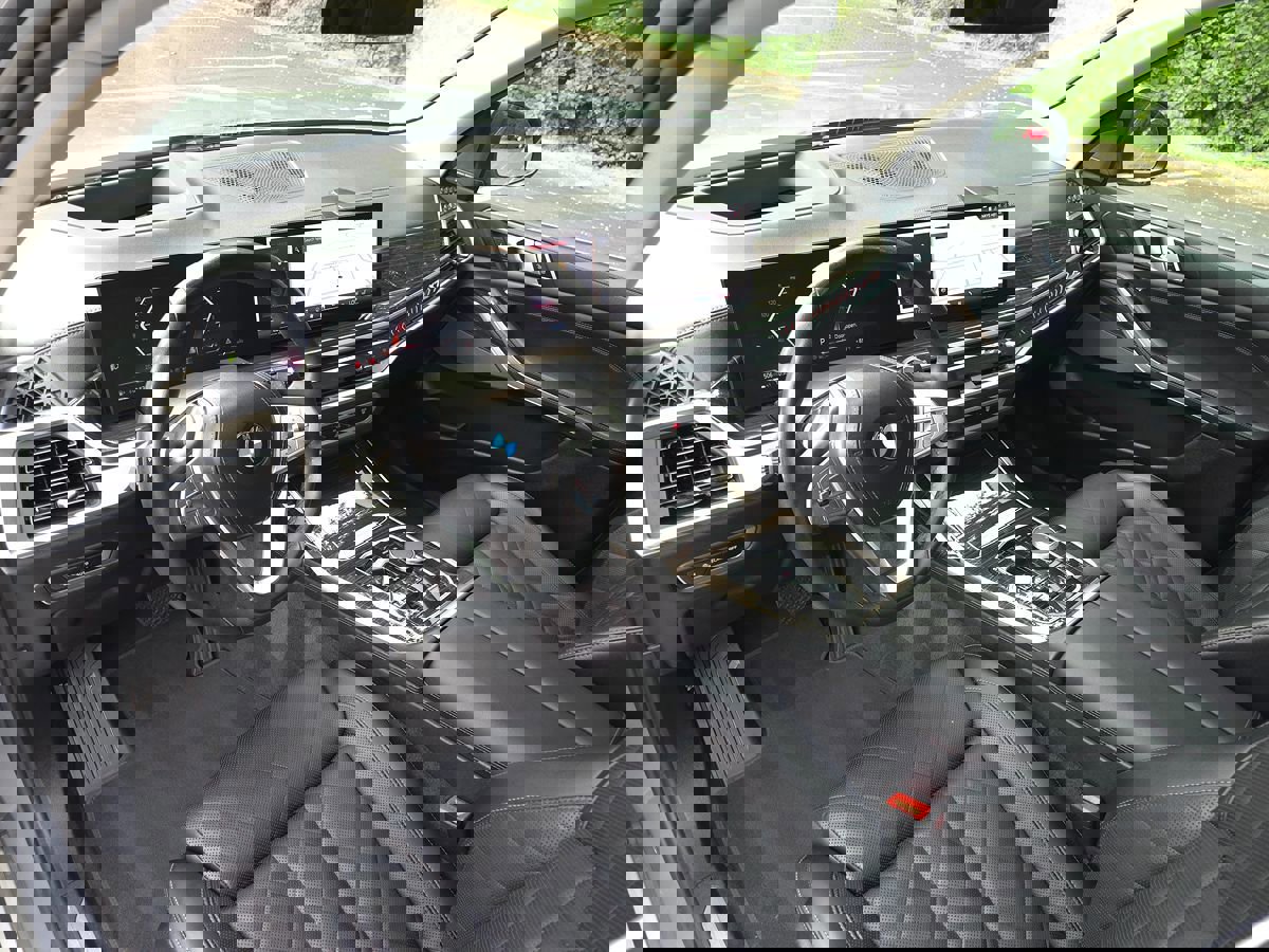 Used 2025 BMW X7 xDrive40i image 2