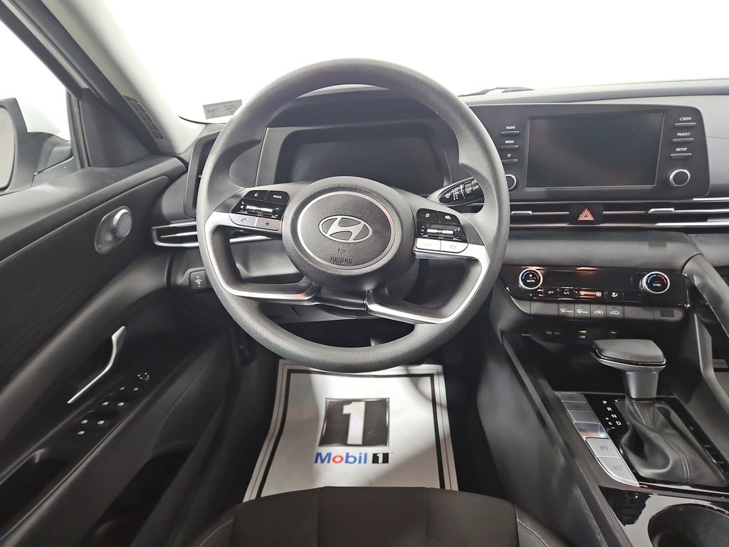 Certified 2025 Hyundai Elantra Blue FWD image 14