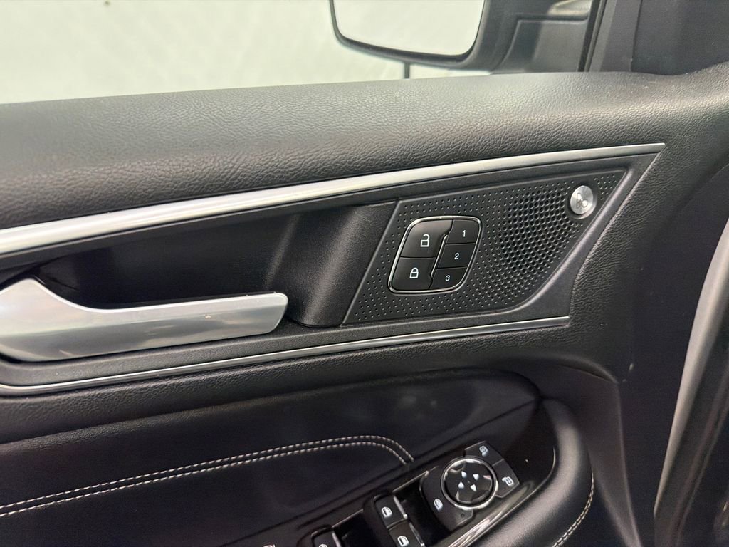Used 2019 Ford Edge Titanium image 12