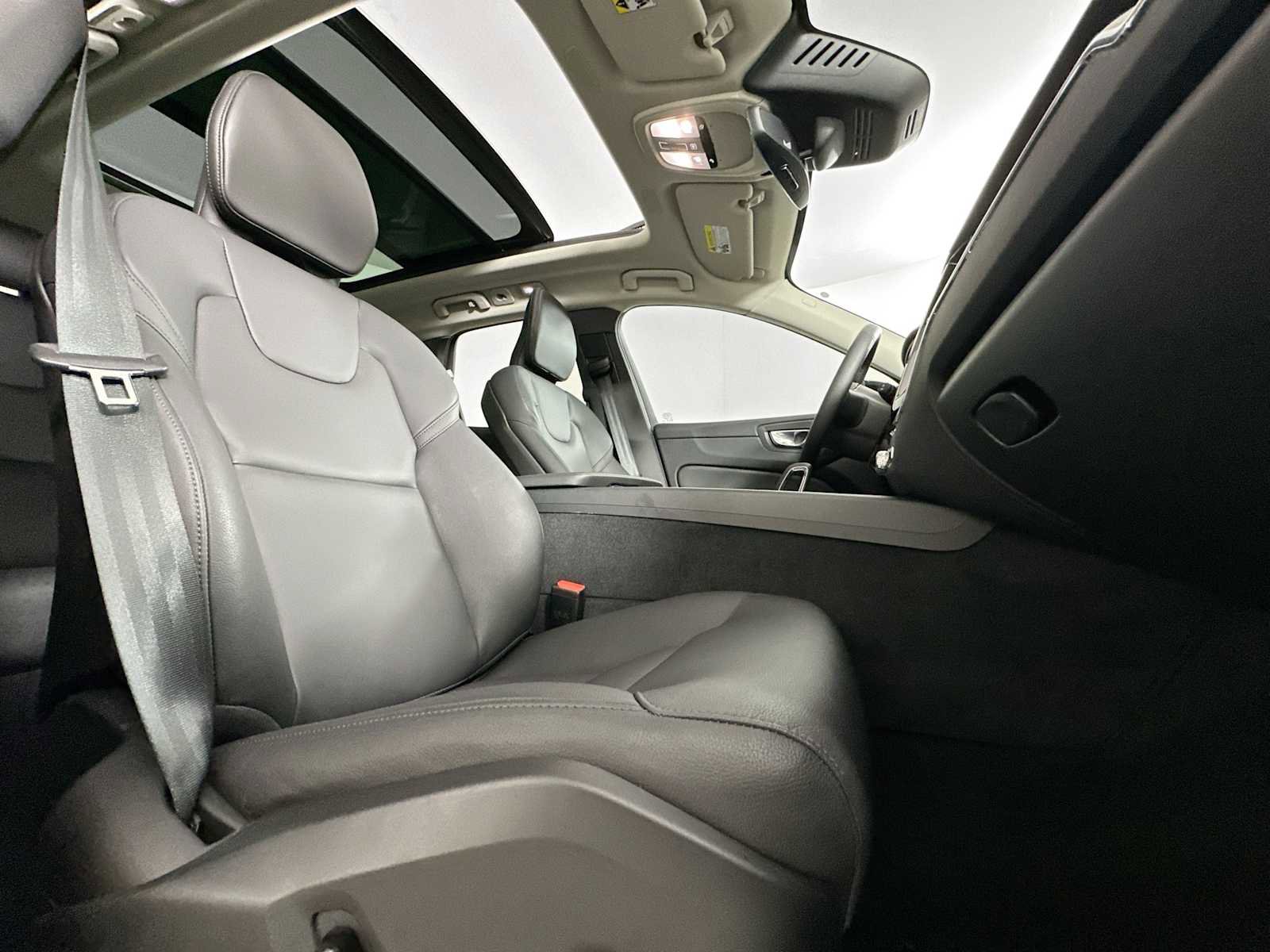 Used 2025 Volvo XC60 T8 Plus image 26