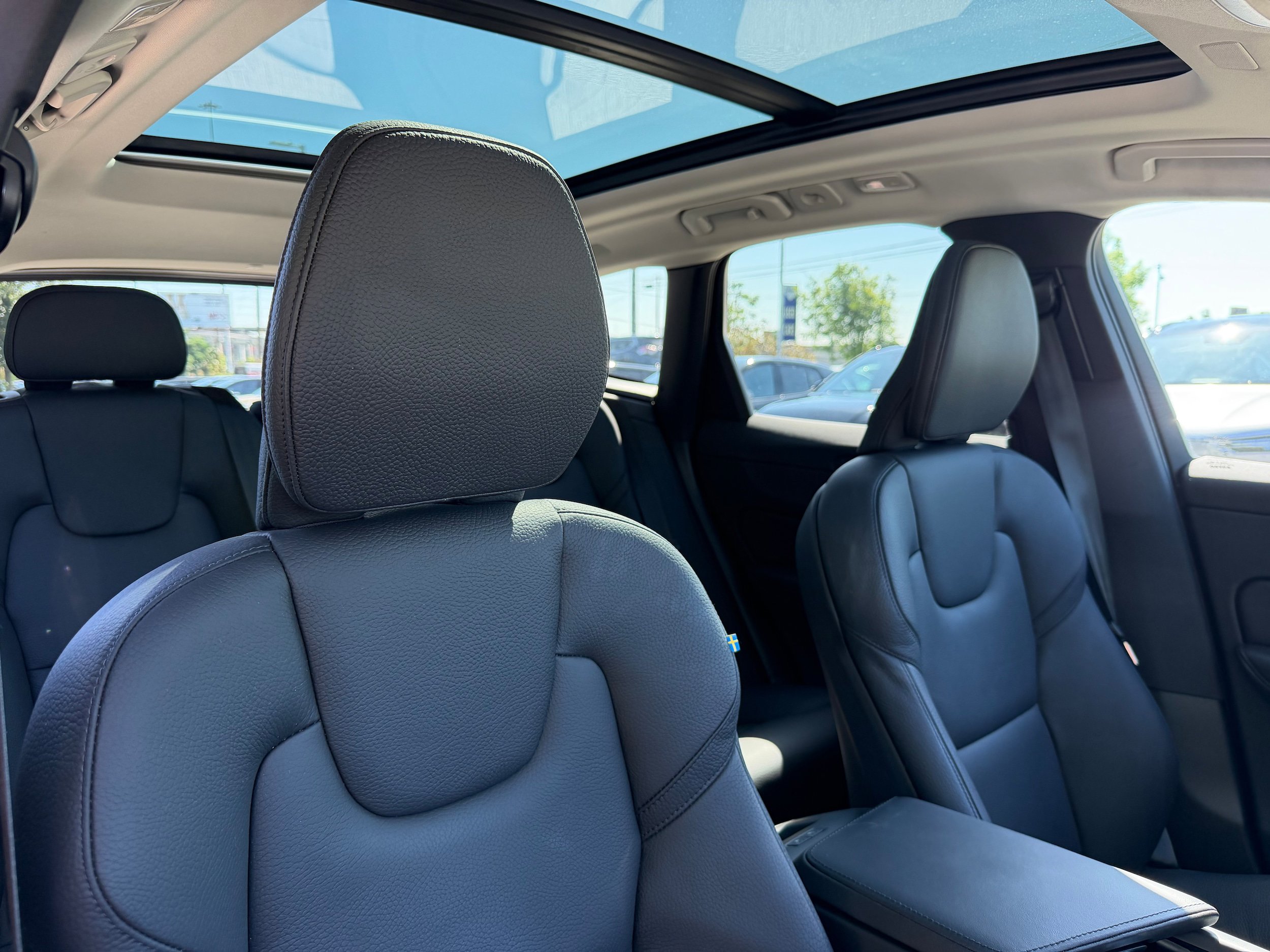 Certified 2023 Volvo XC60 T8 Plus w/ Climate Package AWD/4WD image 11