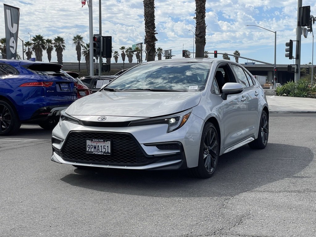 Used 2024 Toyota Corolla SE image 3