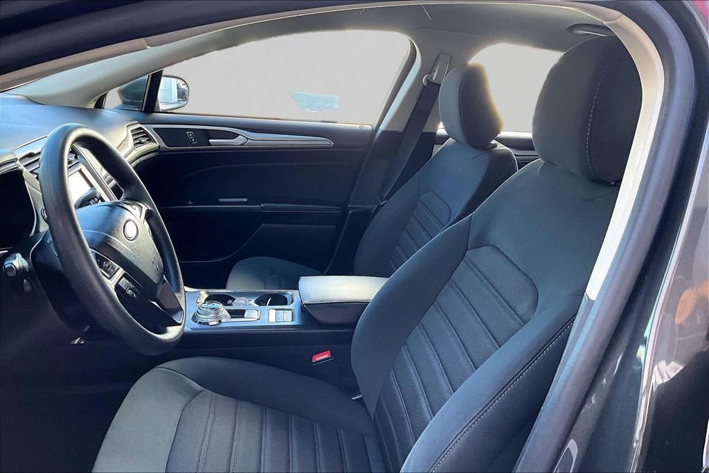 Used 2020 Ford Fusion SE image 19