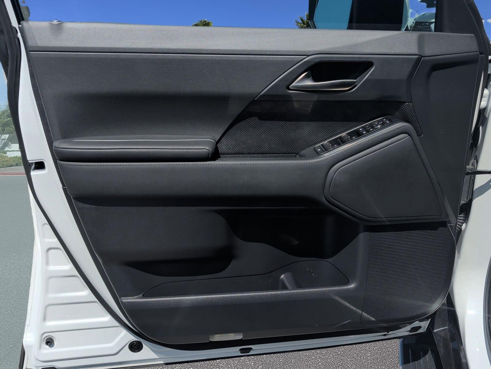 Used 2024 Lexus GX 550 w/ Accessory Package (Z1) image 8