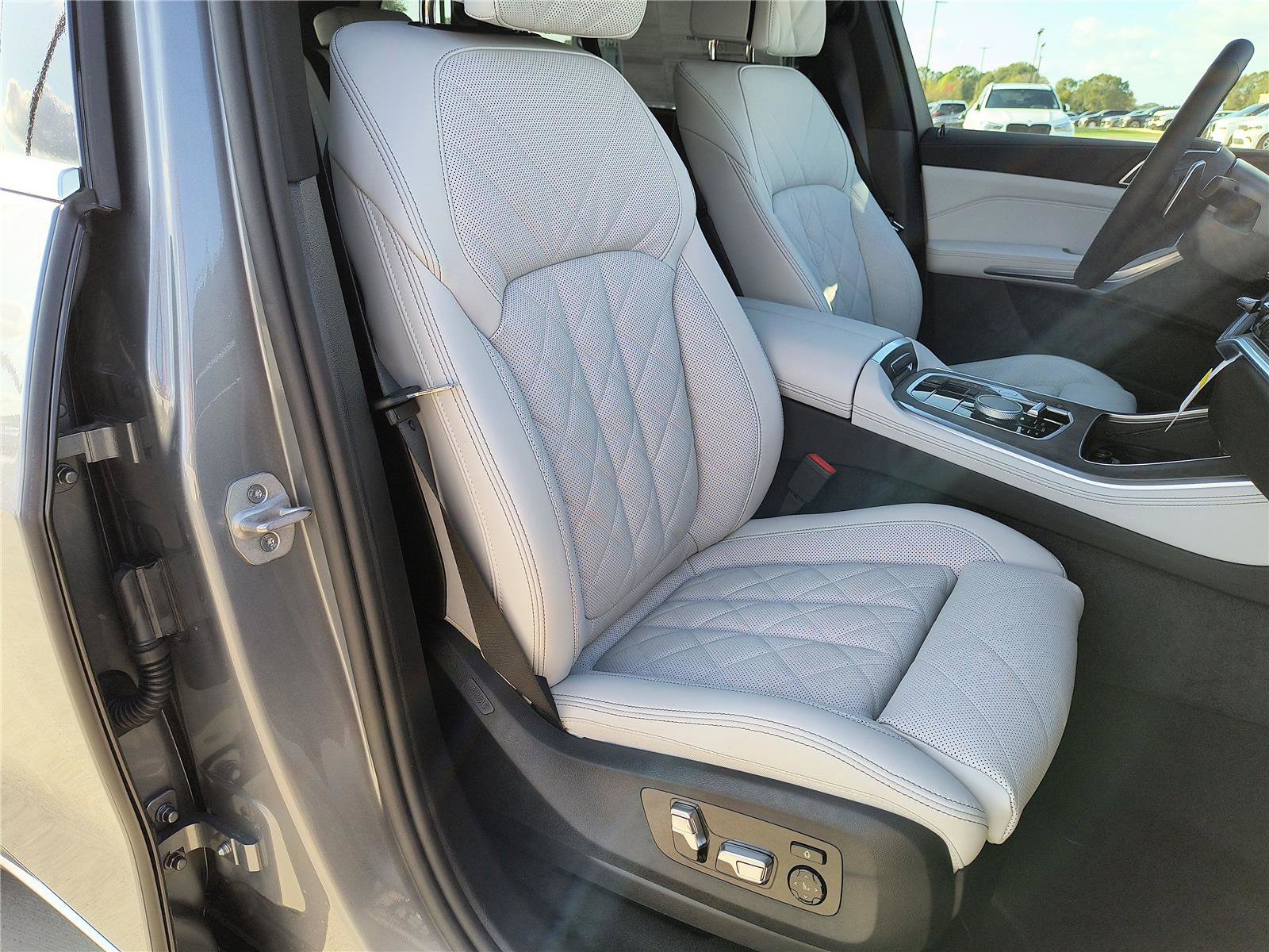 New 2026 BMW X5 sDrive40i w/ Climate Comfort Package image 13