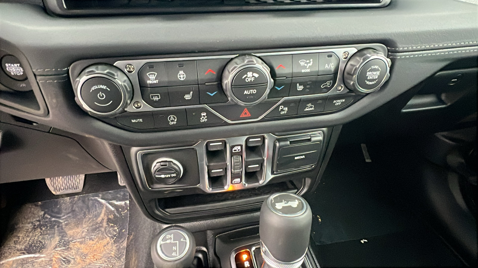 New 2026 Jeep Wrangler Unlimited Sahara AWD/4WD image 28