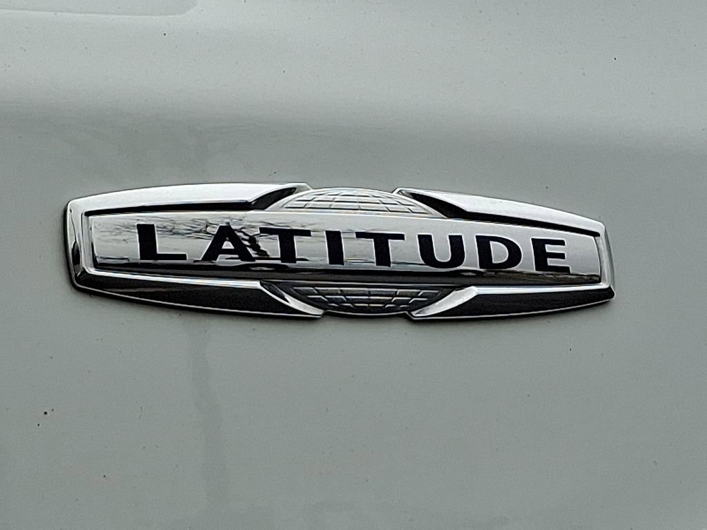 Used 2024 Jeep Compass Latitude image 31