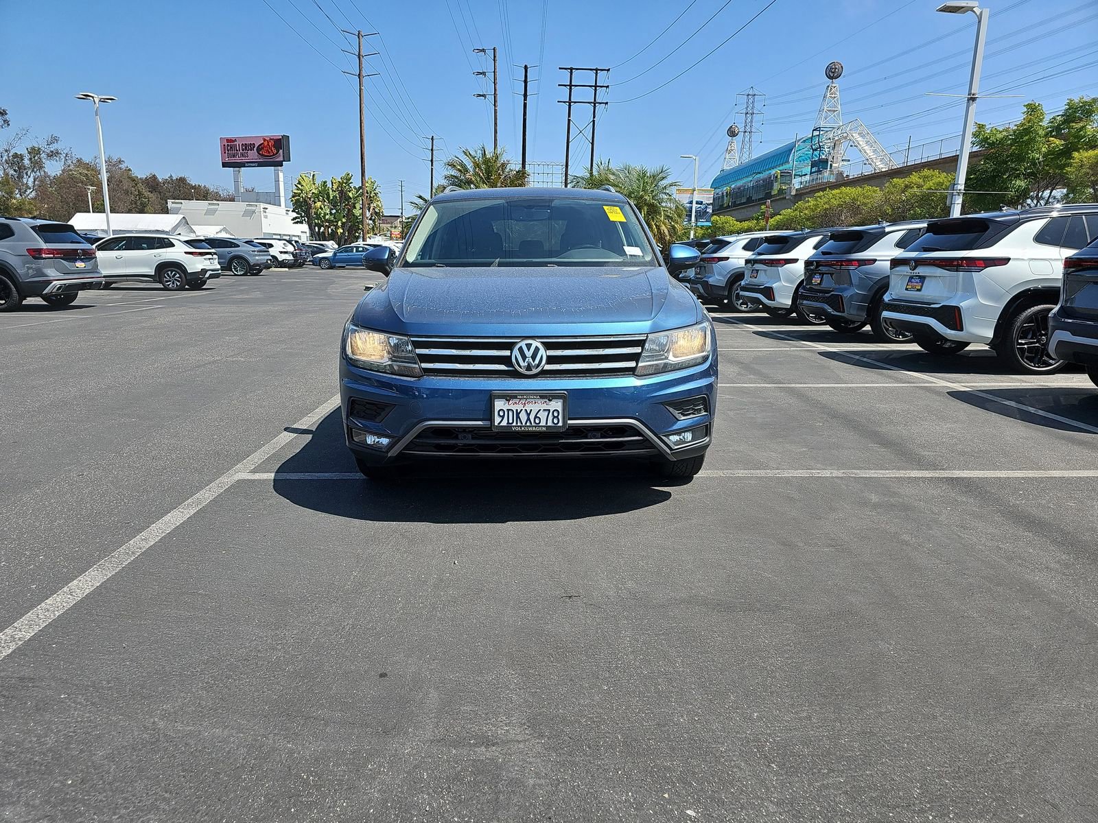 Used 2019 Volkswagen Tiguan SEL FWD image 2