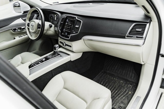 Used 2021 Volvo XC90 T5 Momentum w/ Climate Package image 25