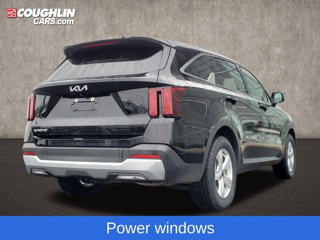 Used 2024 Kia Sorento LX image 9