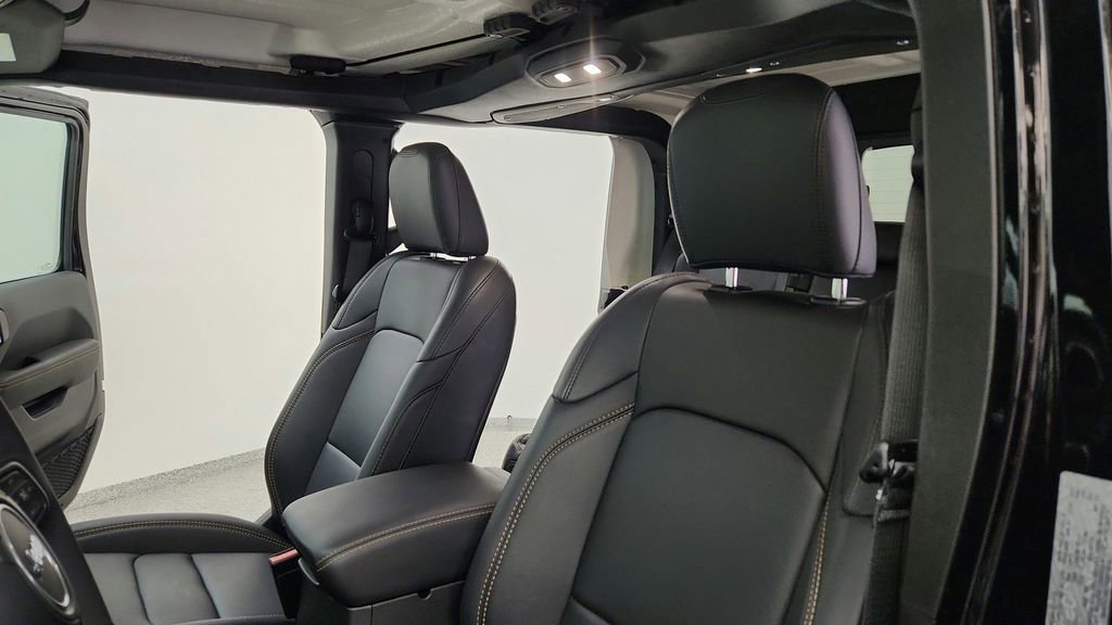 Used 2025 Jeep Gladiator Sport image 25