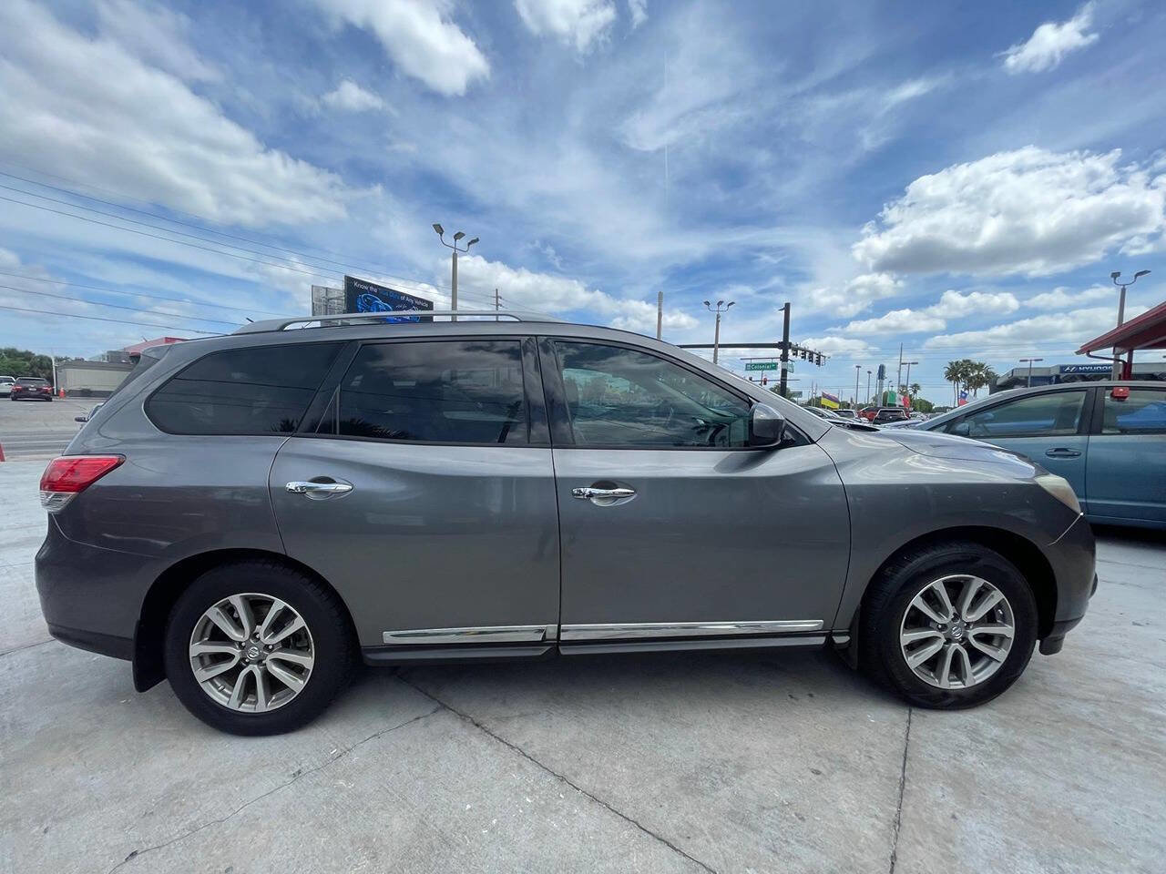 Used 2015 Nissan Pathfinder SL w/ Cargo Package image 5