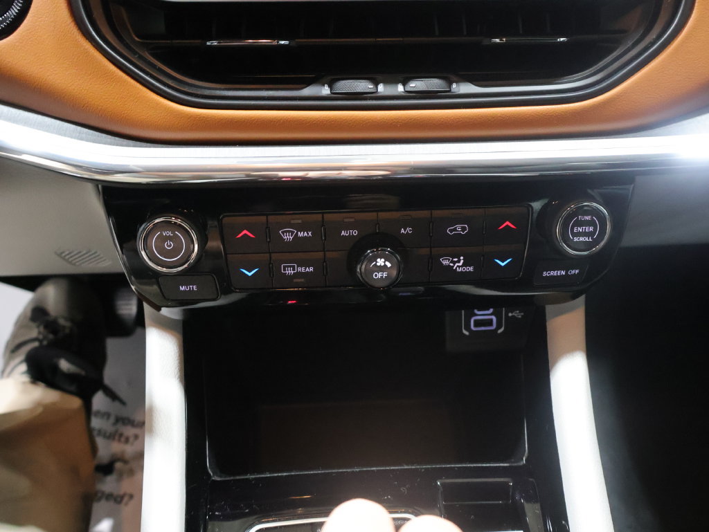 Certified 2024 Jeep Compass Limited AWD/4WD image 28