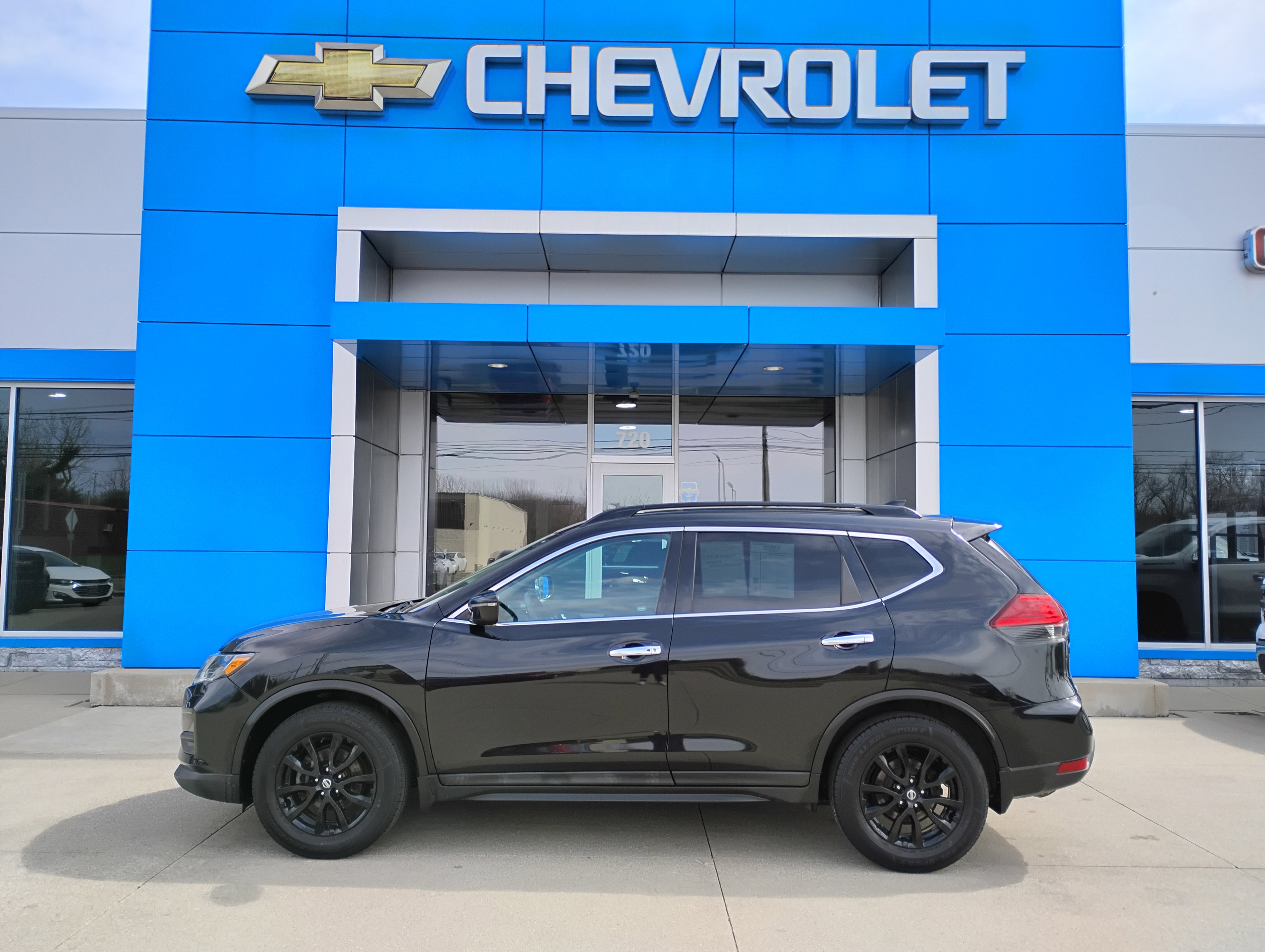 Used 2017 Nissan Rogue SV w/ Midnight Edition Package FWD image 31