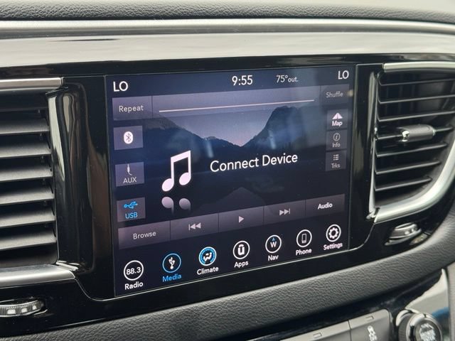 Used 2019 Chrysler Pacifica Touring Plus w/ S Appearance Package FWD image 2