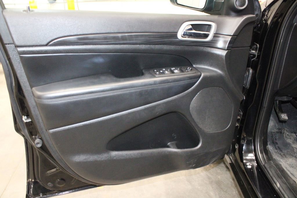 Used 2022 Jeep Grand Cherokee Laredo X image 17