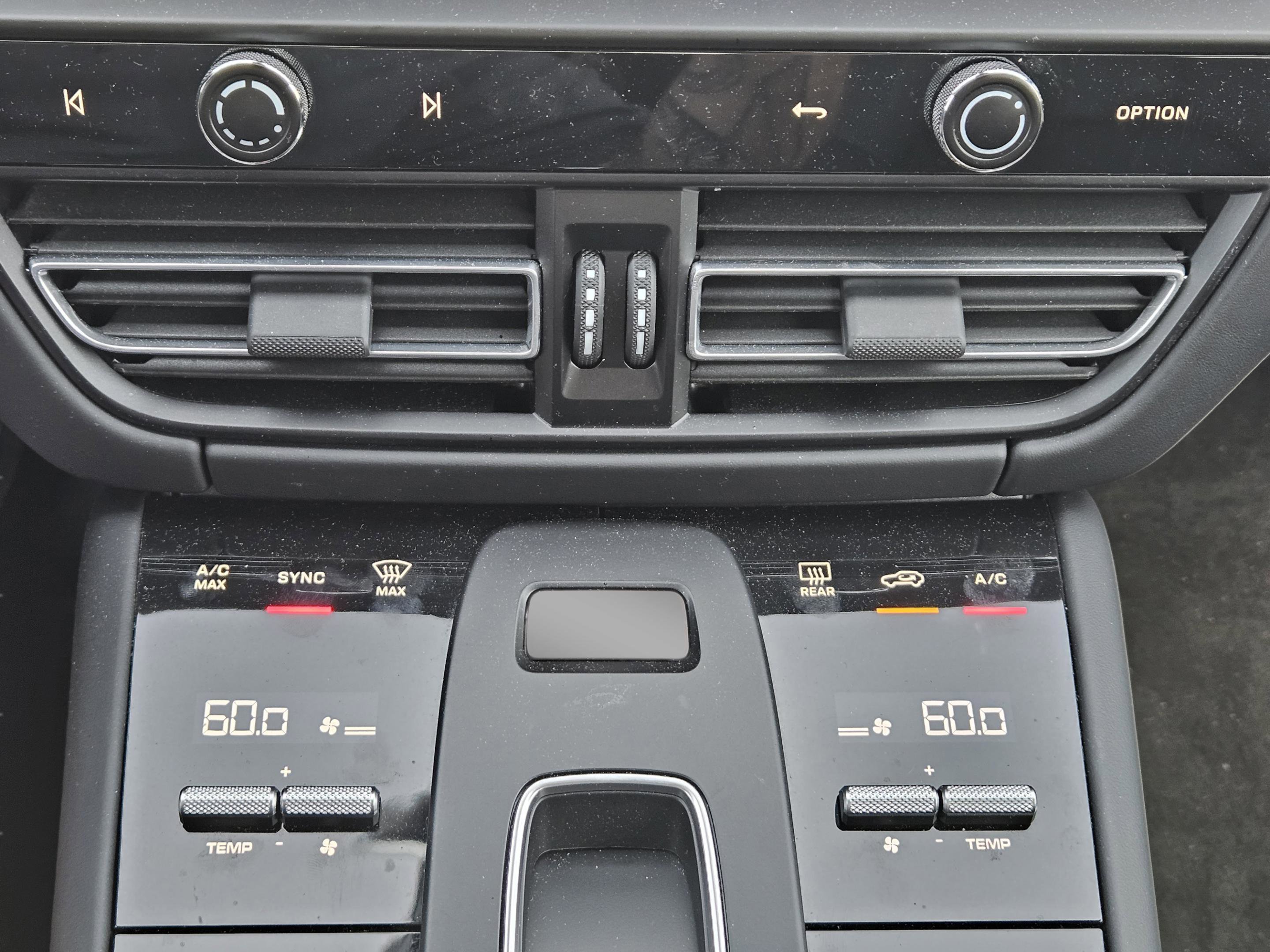 Certified 2024 Porsche Macan GTS image 19