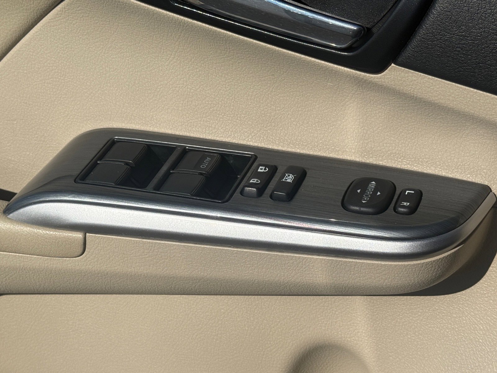 Used 2013 Toyota Camry XLE w/ Convenience Pkg image 29