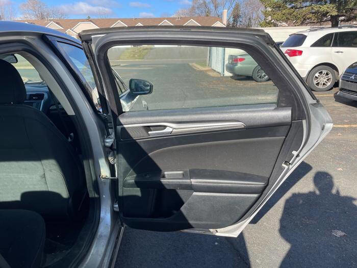 Used 2018 Ford Fusion SE image 28