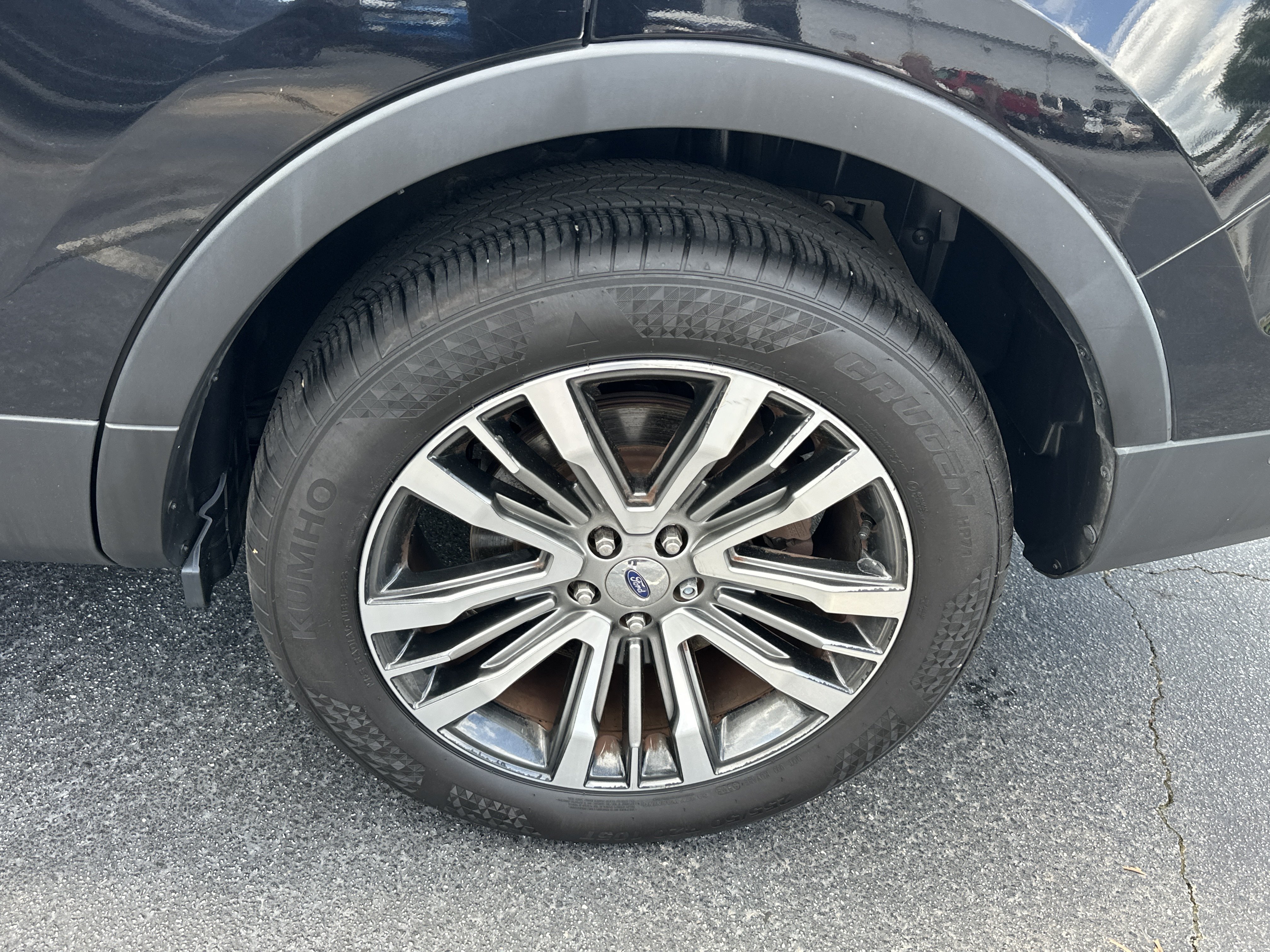 Used 2017 Ford Explorer Platinum AWD/4WD image 23