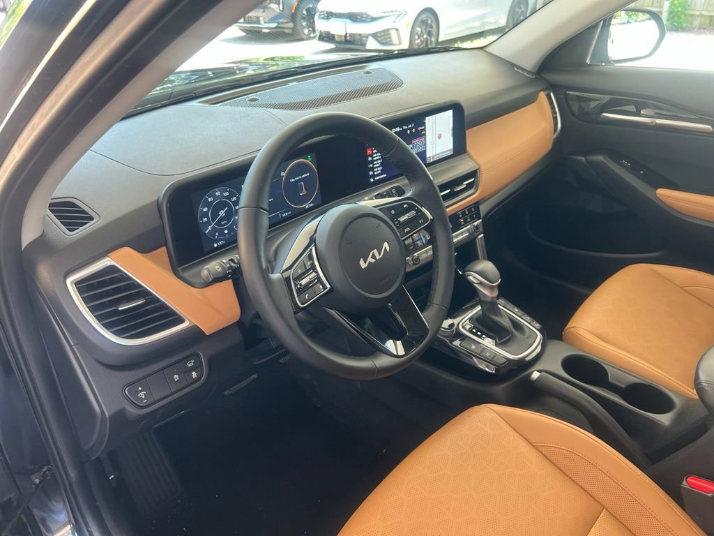 Certified 2025 Kia Seltos EX w/ EX Sunroof Package AWD/4WD image 6
