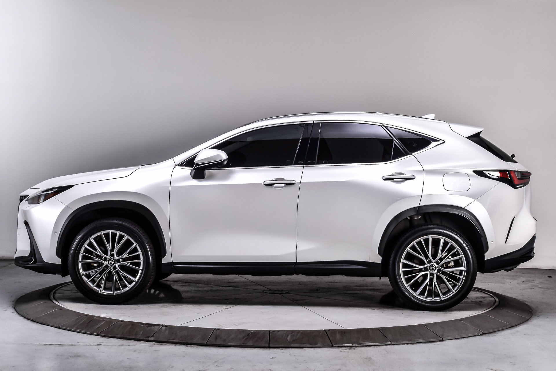 Used 2024 Lexus NX 350h AWD w/ Vision Package image 3